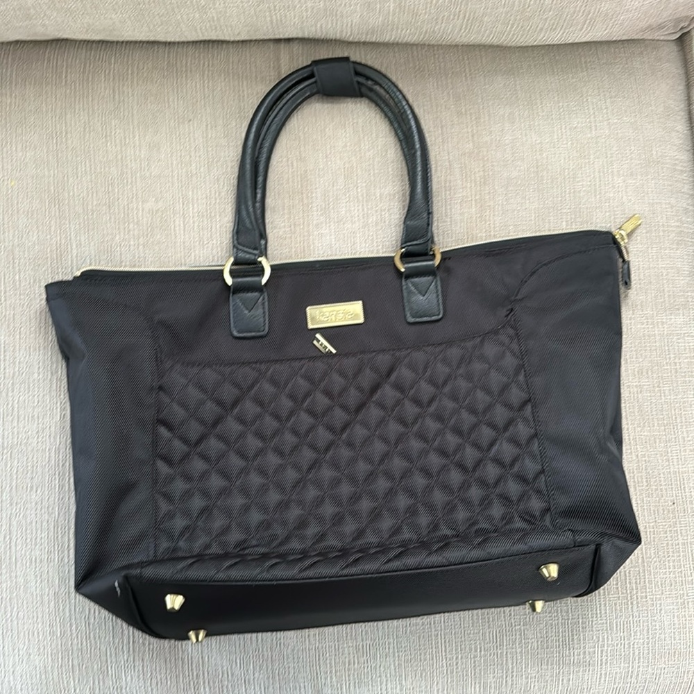 Kensie quilted tote 19” top zipper. Laptop pocket. Addt’l pockets in/out.